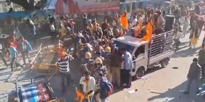 उत्तरकाशी: मस्जिद विवाद को लेकर पथराव के बाद पुलिस का लाठीचार्ज, देखिए वीडियो