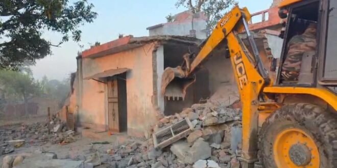 बड़ी खबर : रामनगर में अवैध अतिक्रमण पर बड़ी कार्रवाई शुरू, कोसी नदी किनारे पुछड़ी बस्ती में मस्जिद–मदरसे–मजारें तक किए गए ध्वस्त