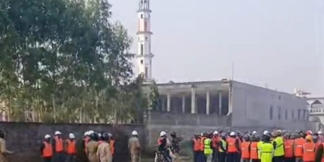 रुद्रपुर: मदरसा सोसाइटी द्वारा कब्जाई गई 8 एकड़ सरकारी भूमि प्रशासन ने भारी फोर्स के साथ मुक्त कराई, देखिए वीडियो