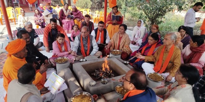 काशीपुर :ऋषि बोध पर्व पर द्रोणसागर स्थित आश्रम में हवन-यज्ञ, भजनों से गूंजा माहौल