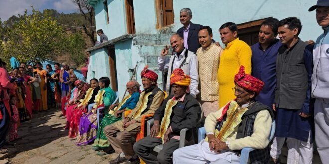 वीरोंखाल :ग्राम सभा मटकुण्डा में 70 वर्ष से अधिक आयु के वरिष्ठ नागरिक सम्मानित, सड़क सुविधा के अभाव पर उठी आवाज