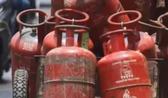 देश में महंगाई का झटका: घरेलू सिलेंडर 60 रुपये और कमर्शियल 115 रुपये महंगा,पश्चिम एशिया तनाव का असर