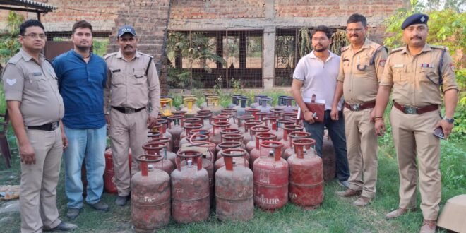 काशीपुर: खंडहर से 69 सिलिंडर, गांजा और कच्ची शराब बरामद, एक गिरफ्तार