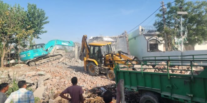 उधम सिंह नगर में अवैध धार्मिक संरचनाओं पर तड़के चला बुलडोजर, प्रशासन की बड़ी कार्रवाई, सिंचाई विभाग की भूमि पर बनी थी,भारी पुलिस बल मौजूद