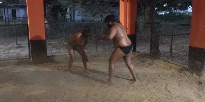 काशीपुर: महावीर अखाड़े के नाम पर कौन खा गये पैसा? पहलवानों का आरोप, सुविधाओं का अभाव, कोच और संसाधनों की मांग, स्व ओमप्रकाश शर्मा पहलवान को किया याद, देखिए वीडियो