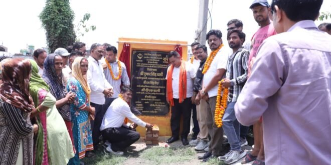 काशीपुर :एक दिन में 7 सड़कों का शिलान्यास,मेयर पद संभालने के बाद अब तक 1100 सड़कों का निर्माण , महापौर दीपक बाली की विकास गति की लोगों ने की सराहना
