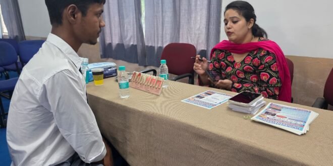 काशीपुर :श्रीराम संस्थान में सिंह डेंटल क्लिनिक ने लगाया डेंटल चेकअप कैंप