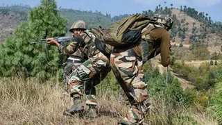 जम्मू-कश्मीर में घुसपैठ कर रहे 4 आतंकी ढेर, विस्फोट में लश्कर के टॉप कमांडर की भी मौत