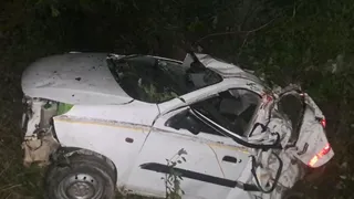 अल्मोड़ा के रानीखेत में अंत्येष्टि से लौटते समय कार खाई में गिरी, एक की मौत, दो गंभीर घायल